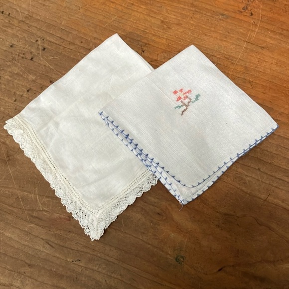Vintage White Handkerchief Set with Lace and Embroidery - Picture 1 of 12